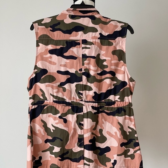 Forme' Mode' Pink Camo Utility Vest NWT in a size medium - Picture 12 of 12